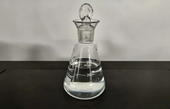磨口锥形瓶盛装透明甲醇液体